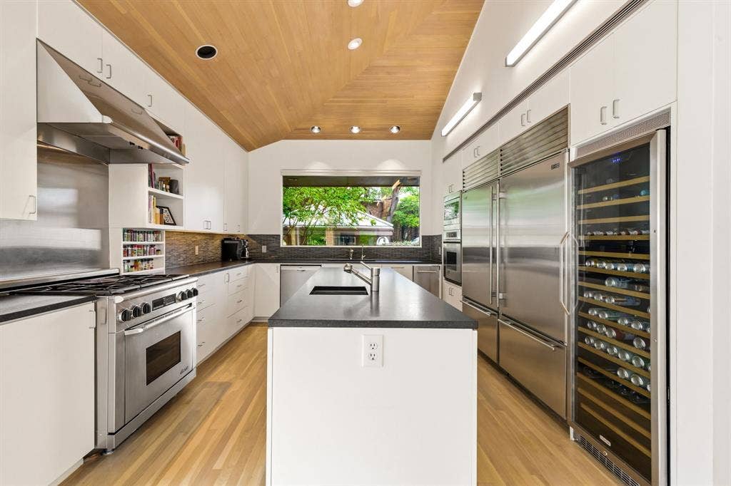 9 Hallshire Court, Dallas, TX 75225 9 Hallshire Court, Dallas, TX 75225