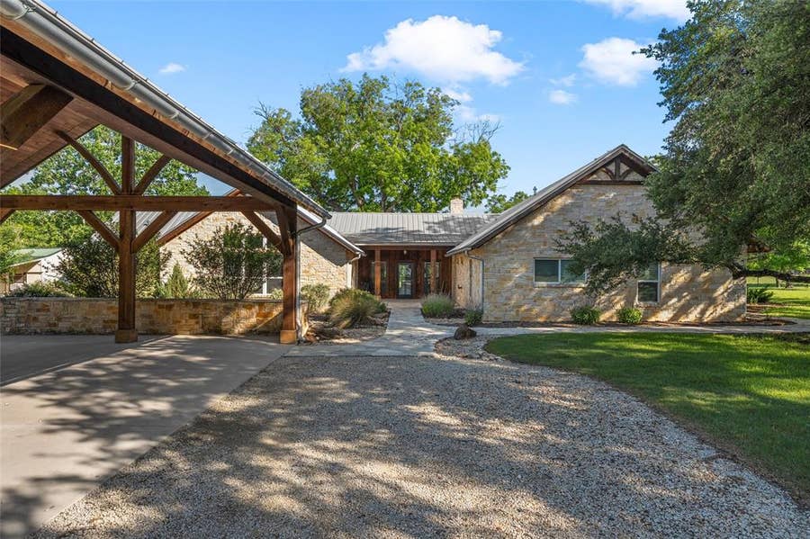 Property photo for 423 Rogers Hill Spur, Waco, TX