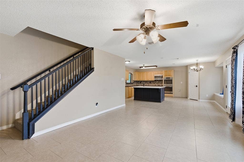 829 Elbe Drive, Arlington, TX 76001 829 Elbe Drive, Arlington, TX 76001