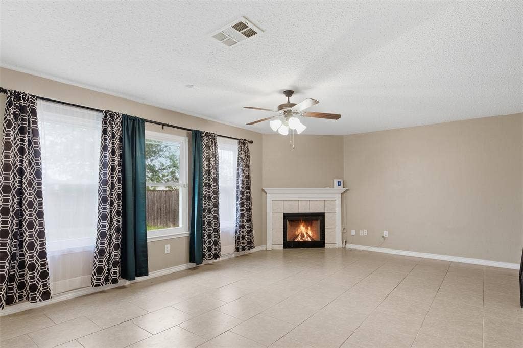 829 Elbe Drive, Arlington, TX 76001 829 Elbe Drive, Arlington, TX 76001