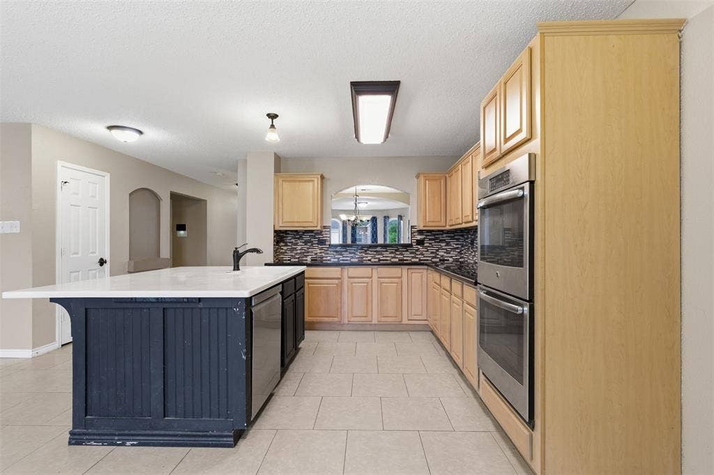 829 Elbe Drive, Arlington, TX 76001 829 Elbe Drive, Arlington, TX 76001