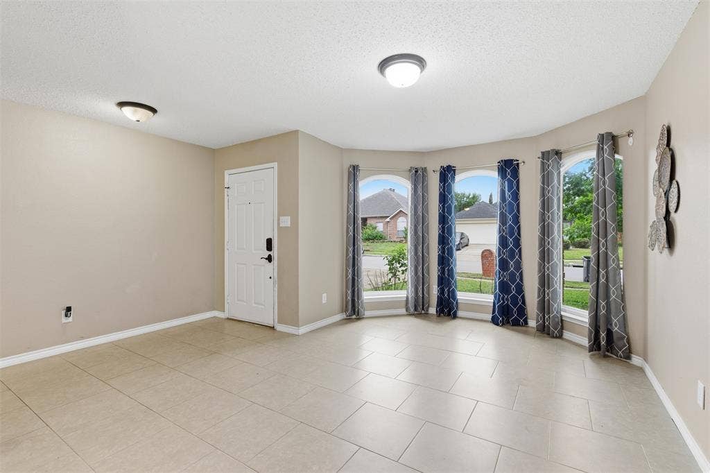 829 Elbe Drive, Arlington, TX 76001 829 Elbe Drive, Arlington, TX 76001