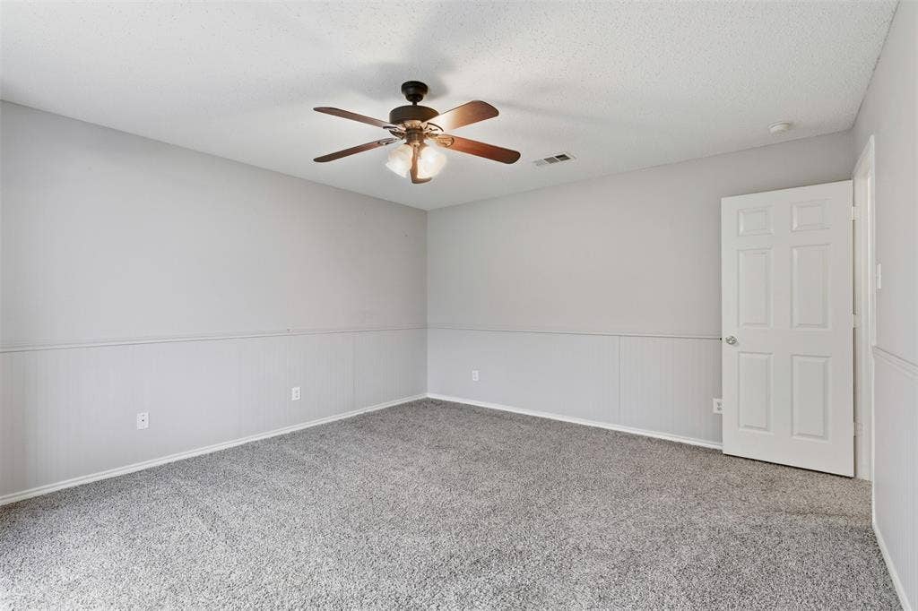 829 Elbe Drive, Arlington, TX 76001 829 Elbe Drive, Arlington, TX 76001