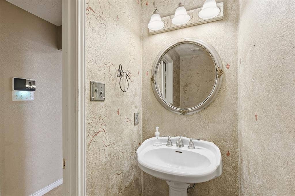 829 Elbe Drive, Arlington, TX 76001 829 Elbe Drive, Arlington, TX 76001