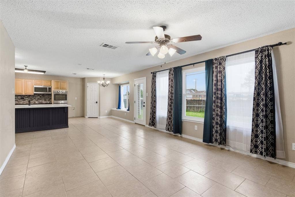 829 Elbe Drive, Arlington, TX 76001 829 Elbe Drive, Arlington, TX 76001