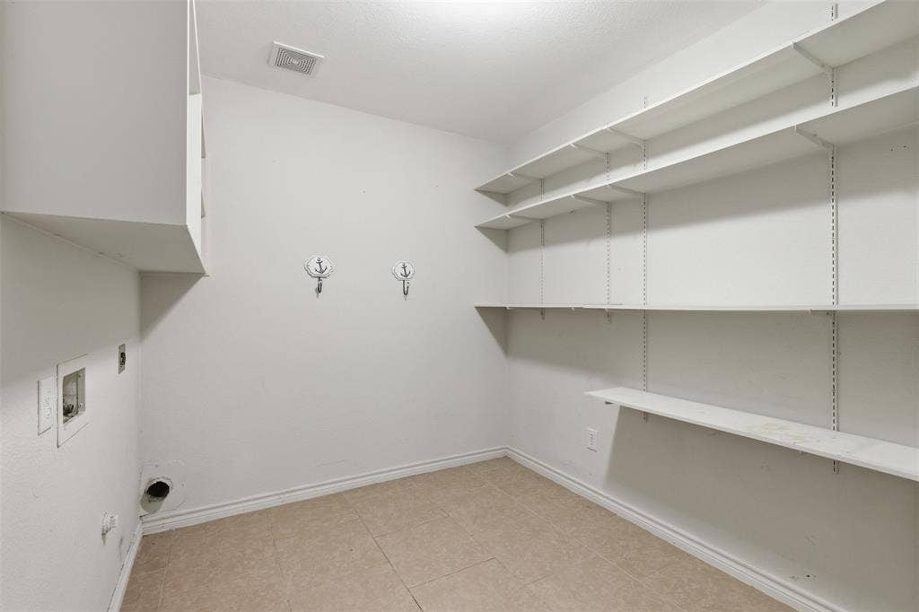 829 Elbe Drive, Arlington, TX 76001 829 Elbe Drive, Arlington, TX 76001