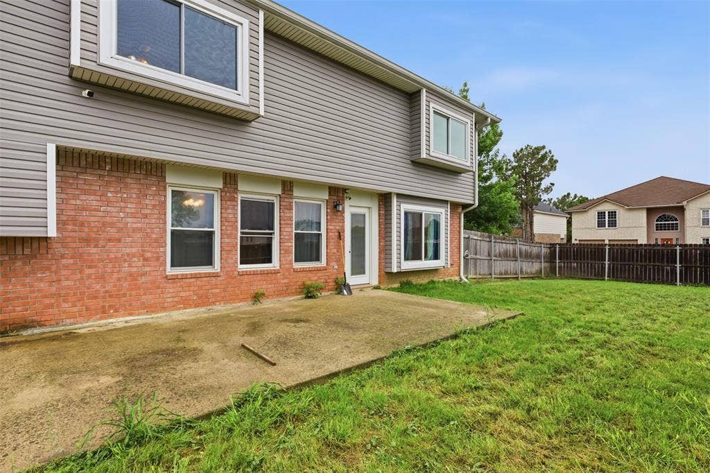829 Elbe Drive, Arlington, TX 76001 829 Elbe Drive, Arlington, TX 76001