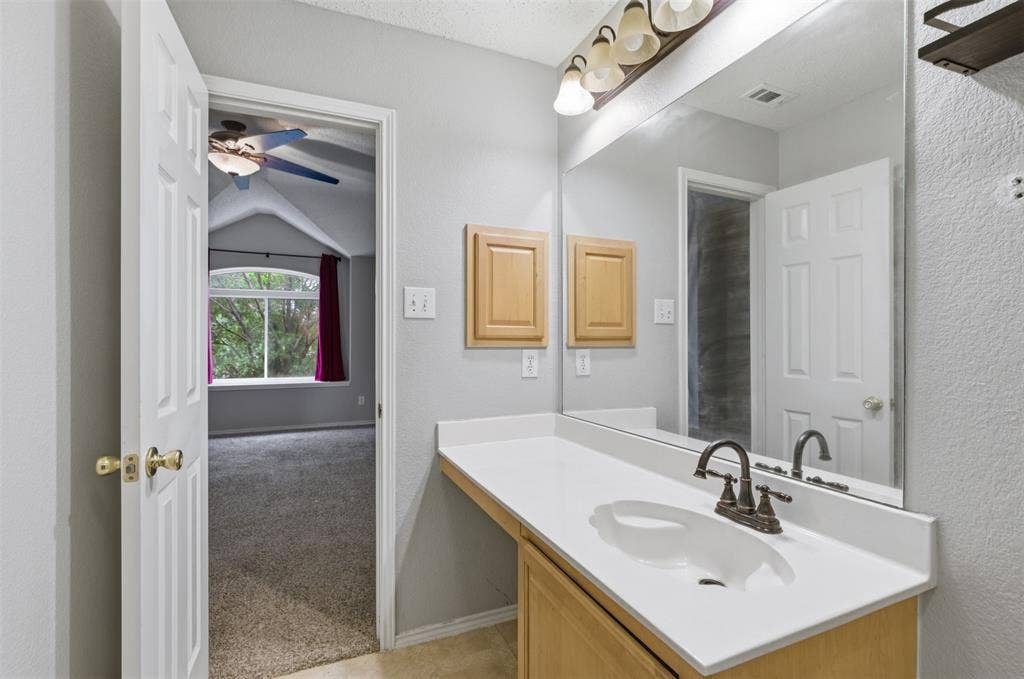 829 Elbe Drive, Arlington, TX 76001 829 Elbe Drive, Arlington, TX 76001