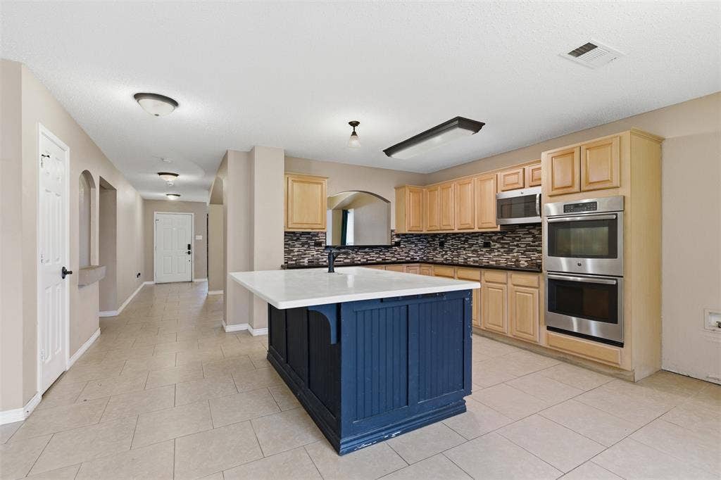 829 Elbe Drive, Arlington, TX 76001 829 Elbe Drive, Arlington, TX 76001
