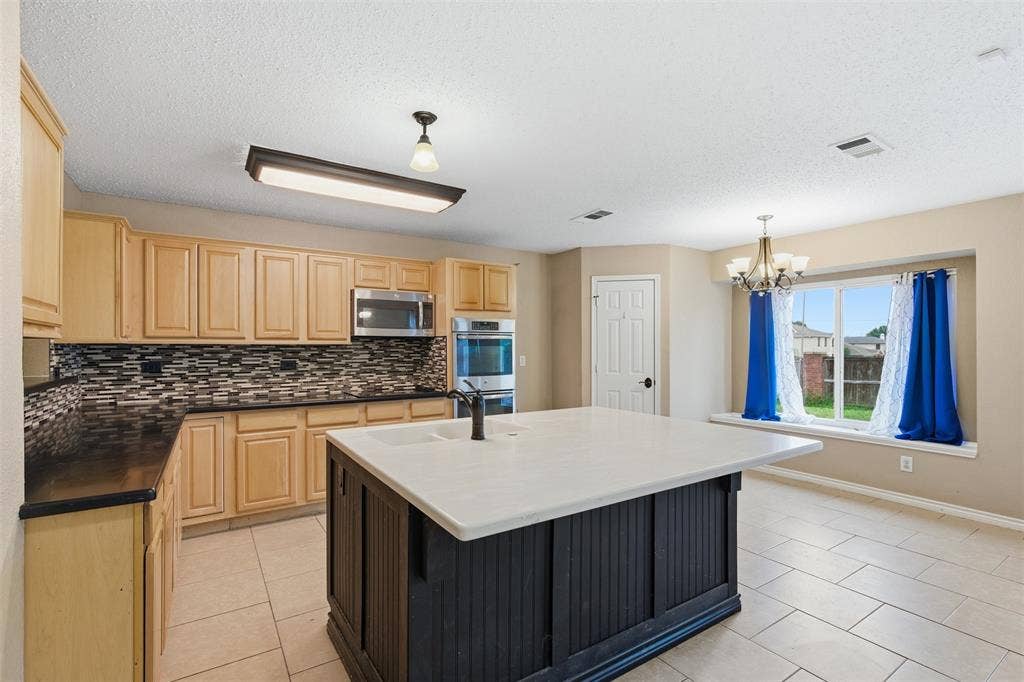 829 Elbe Drive, Arlington, TX 76001 829 Elbe Drive, Arlington, TX 76001