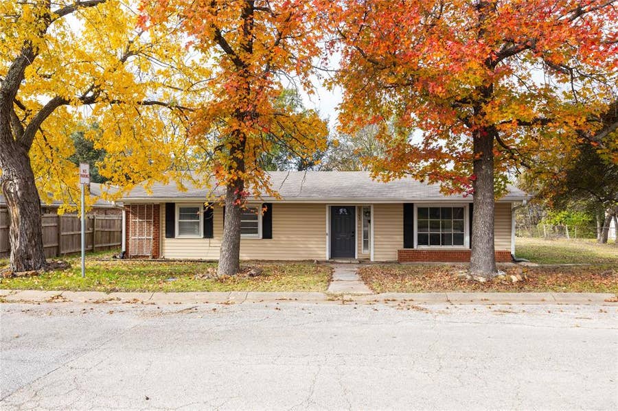 Property photo for 2503 Bois D Arc Street, Commerce, TX