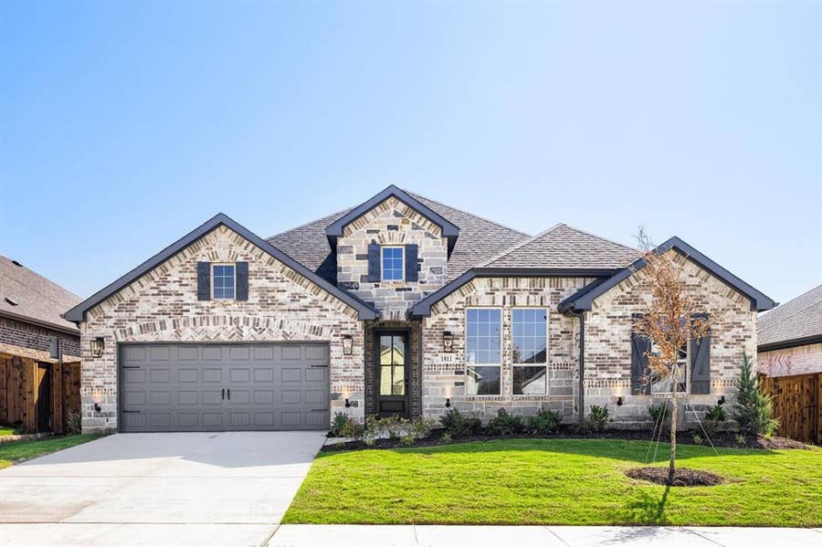 Property photo for 1811 Flowerfield Lane, Mansfield, TX