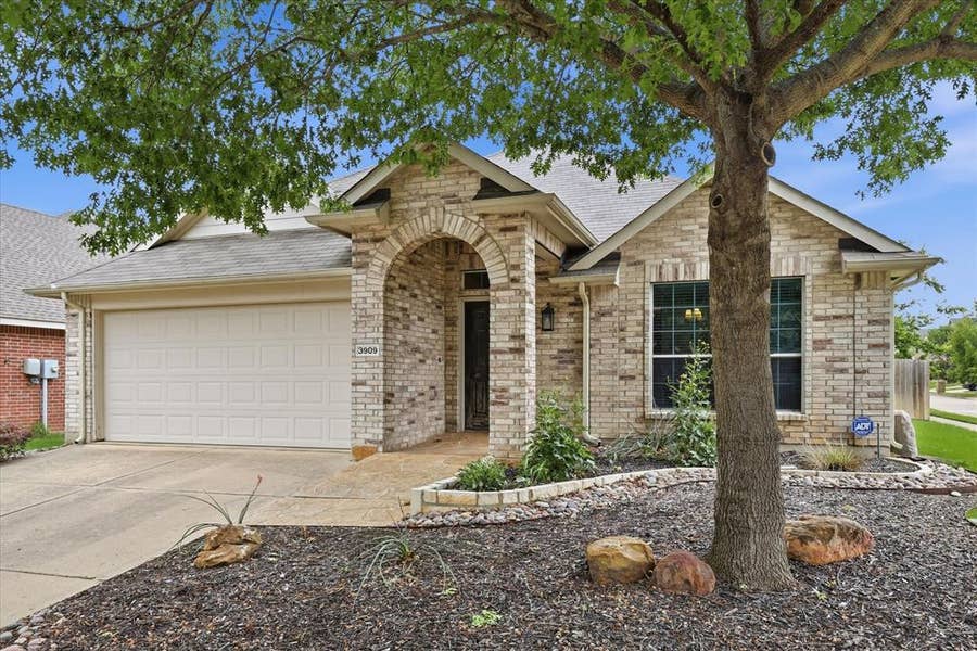 Property photo for 3909 Cliffside Drive, Denton, TX