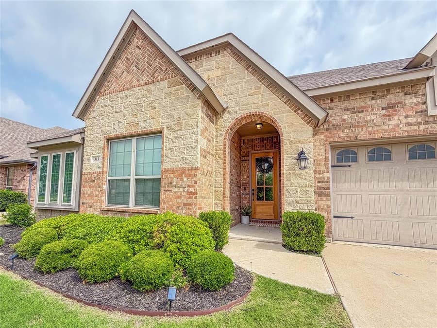 Property photo for 343 Abbott Lane, Waxahachie, TX
