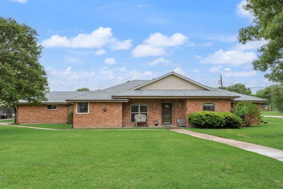 Property photo for 834 Rock Creek Lane, Red Oak, TX