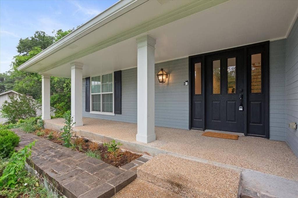 402 Shadow Mountain Drive, Woodway, TX 76712 Covered front porch featuring white columns and an exposed aggregate surface