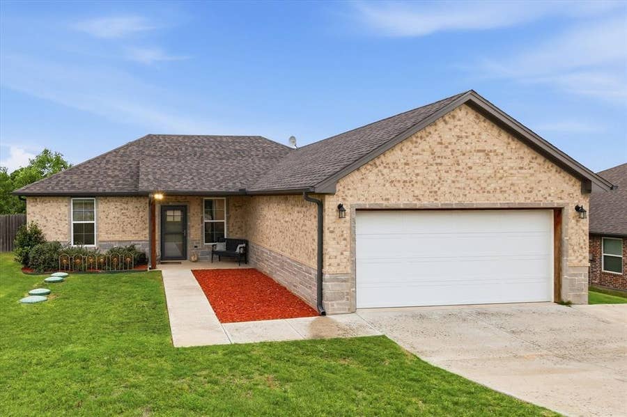 Property photo for 2118 Christine Drive, Granbury, TX
