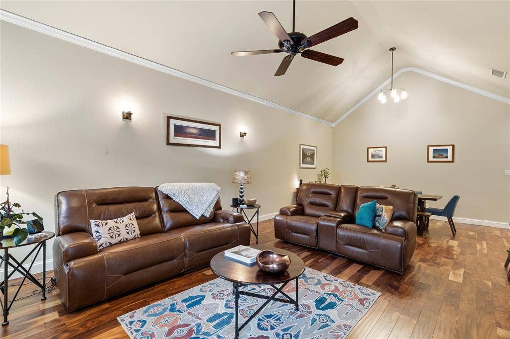 8824 Tudor Place, Dallas, TX 75228 8824 Tudor Place, Dallas, TX 75228