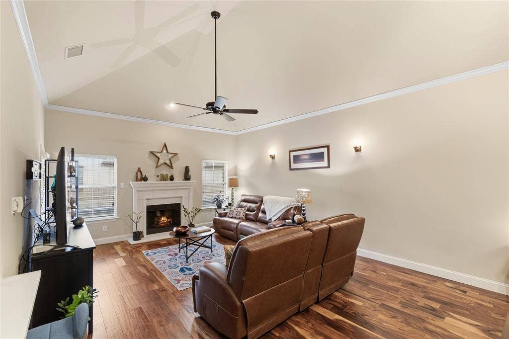 8824 Tudor Place, Dallas, TX 75228 8824 Tudor Place, Dallas, TX 75228