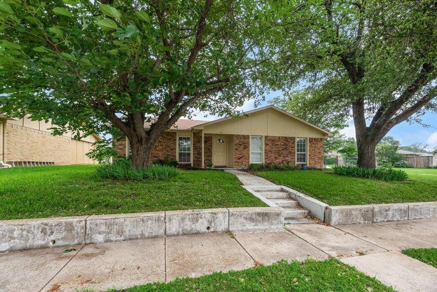 Property photo for 5801 Redwood Lane, Rowlett, TX