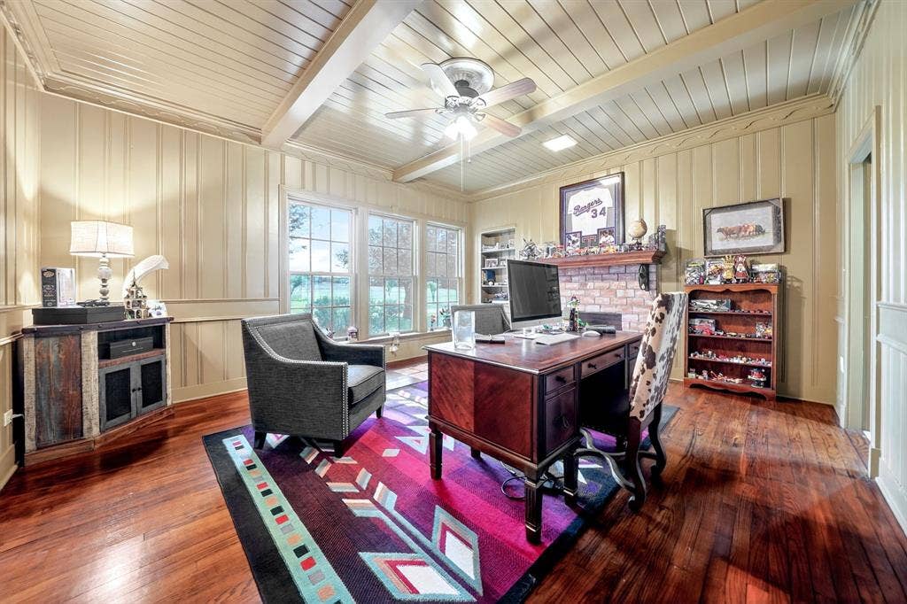 1901 Rose Point, Athens, TX 75752 Wood-finish flooring throughout