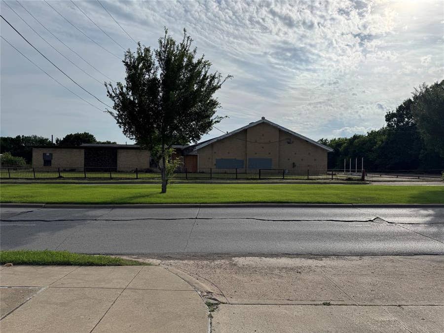 Property photo for 4759 Sunnyvale Street, Dallas, TX