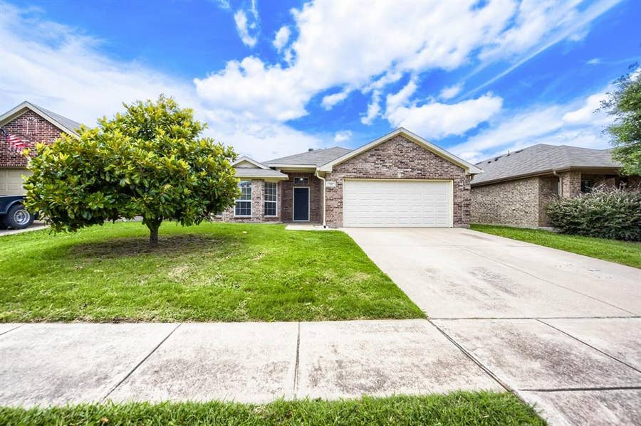Property photo for 128 Tall Meadow Street, Azle, TX