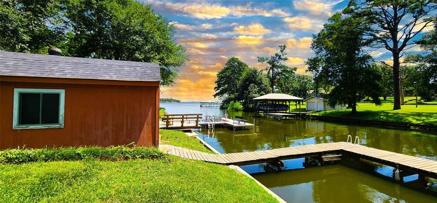Property photo for 542 Wildewood Drive, Chandler, TX