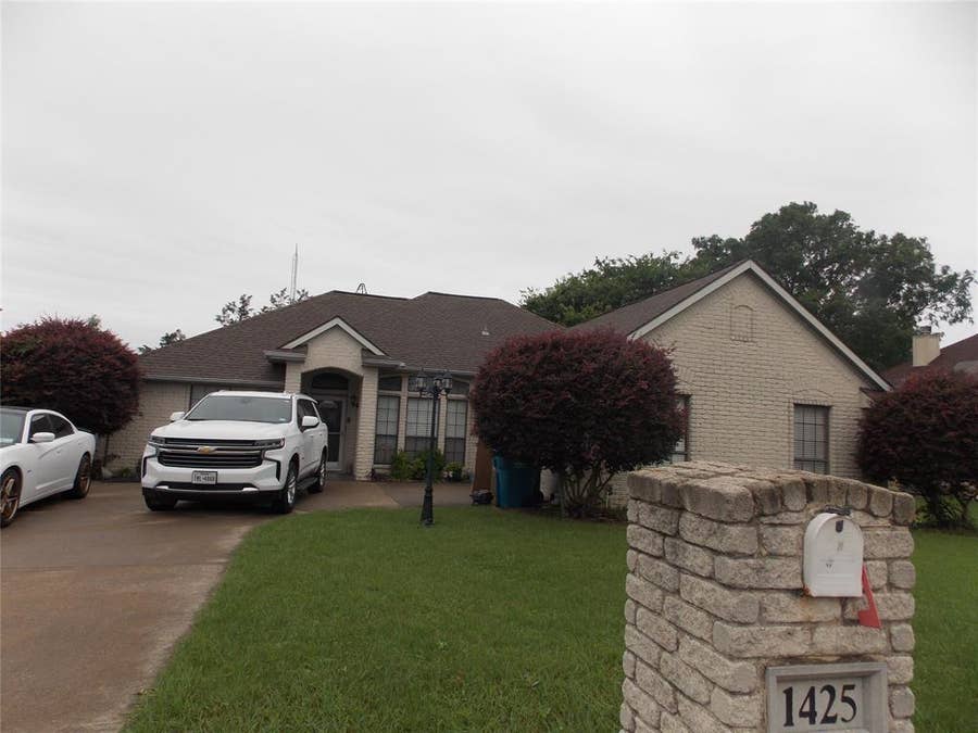 Property photo for 1425 Nottingham Drive, Kaufman, TX
