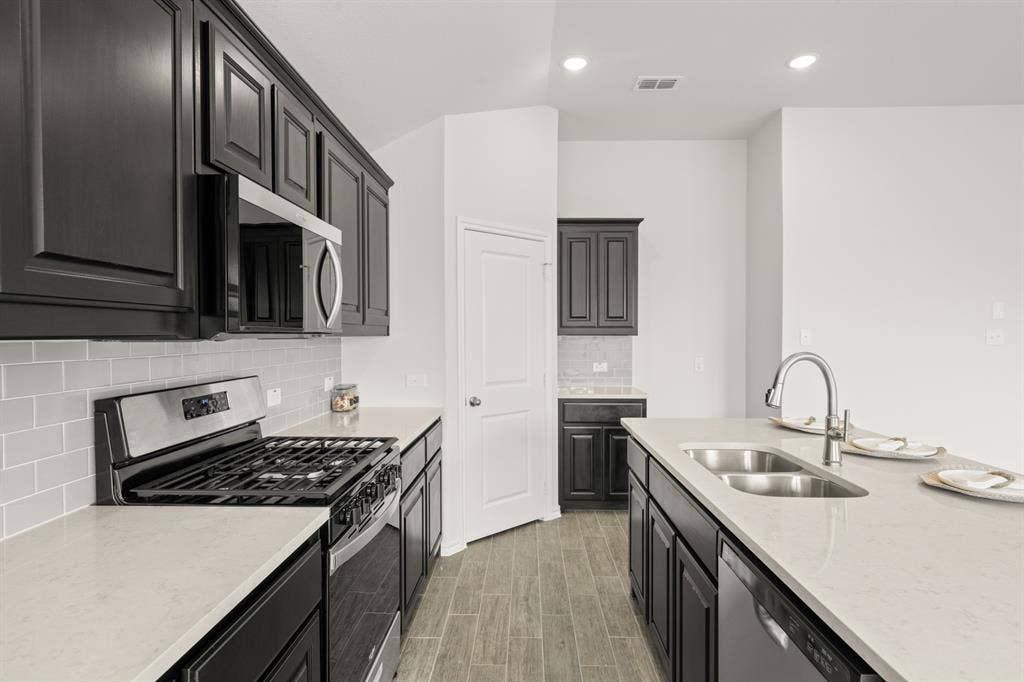 15008 Amantes Avenue, Haslet, TX 76052 15008 Amantes- Kitchen-3