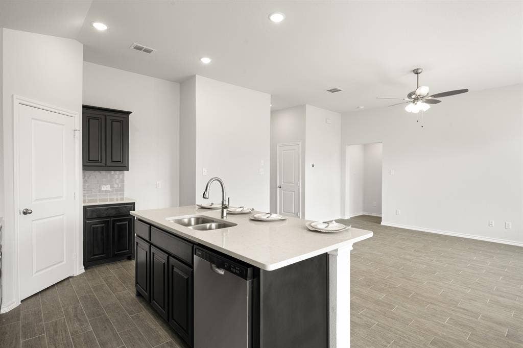 15008 Amantes Avenue, Haslet, TX 76052 15008 Amantes- Kitchen-4