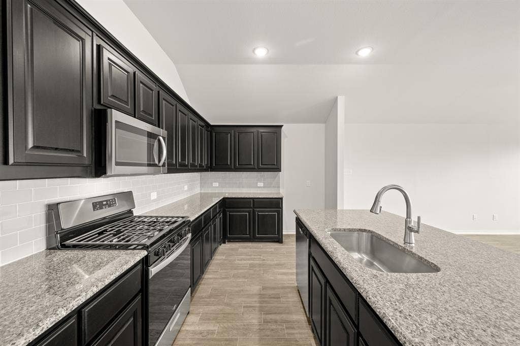 921 Abalone Avenue, Haslet, TX 76052 921 Abalone- Kitchen-4