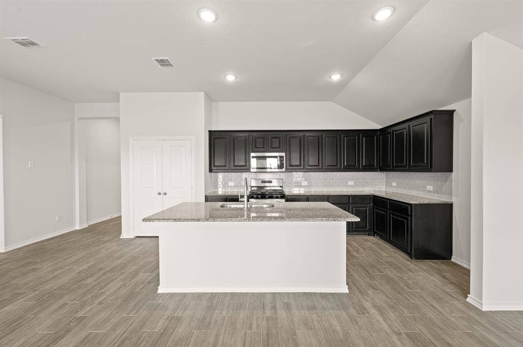 921 Abalone Avenue, Haslet, TX 76052 921 Abalone- Kitchen-2