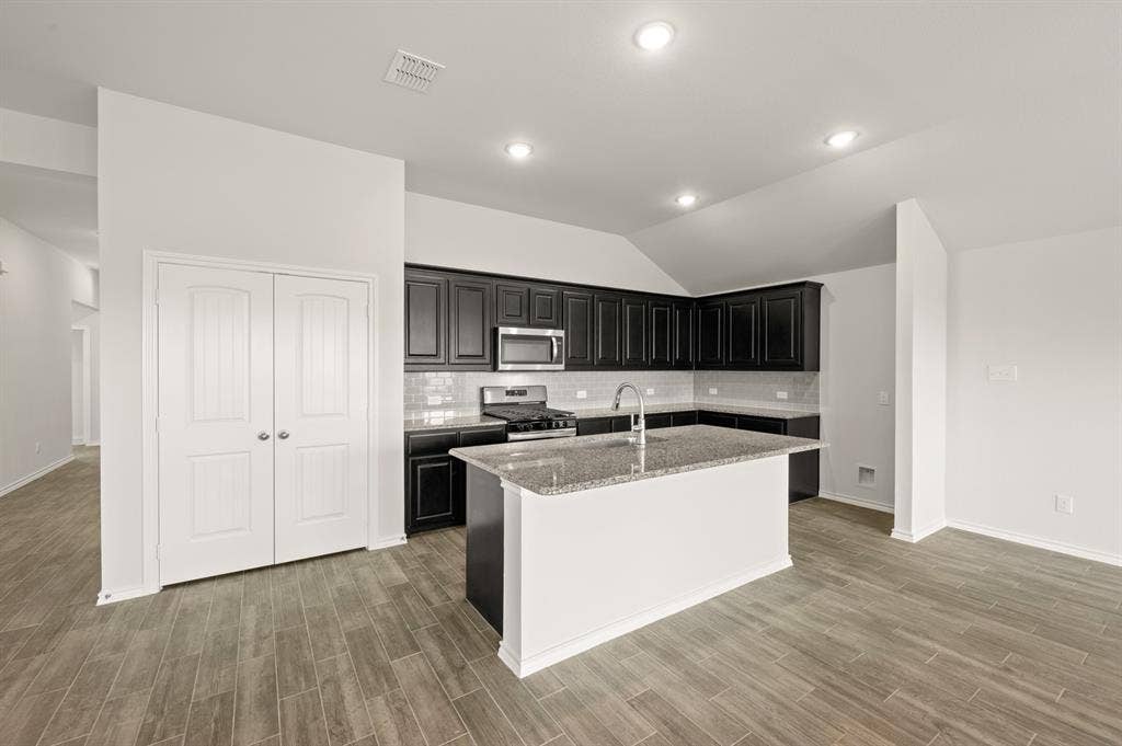 921 Abalone Avenue, Haslet, TX 76052 921 Abalone- Kitchen