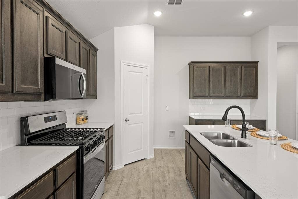 945 Abalone Avenue, Haslet, TX 76052 945 Abalone- Kitchen-4