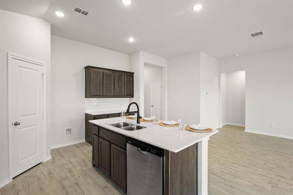 945 Abalone Avenue, Haslet, TX 76052 945 Abalone- Kitchen-5