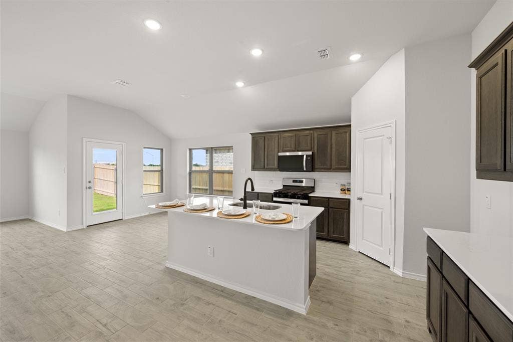 945 Abalone Avenue, Haslet, TX 76052 945 Abalone- Kitchen-1