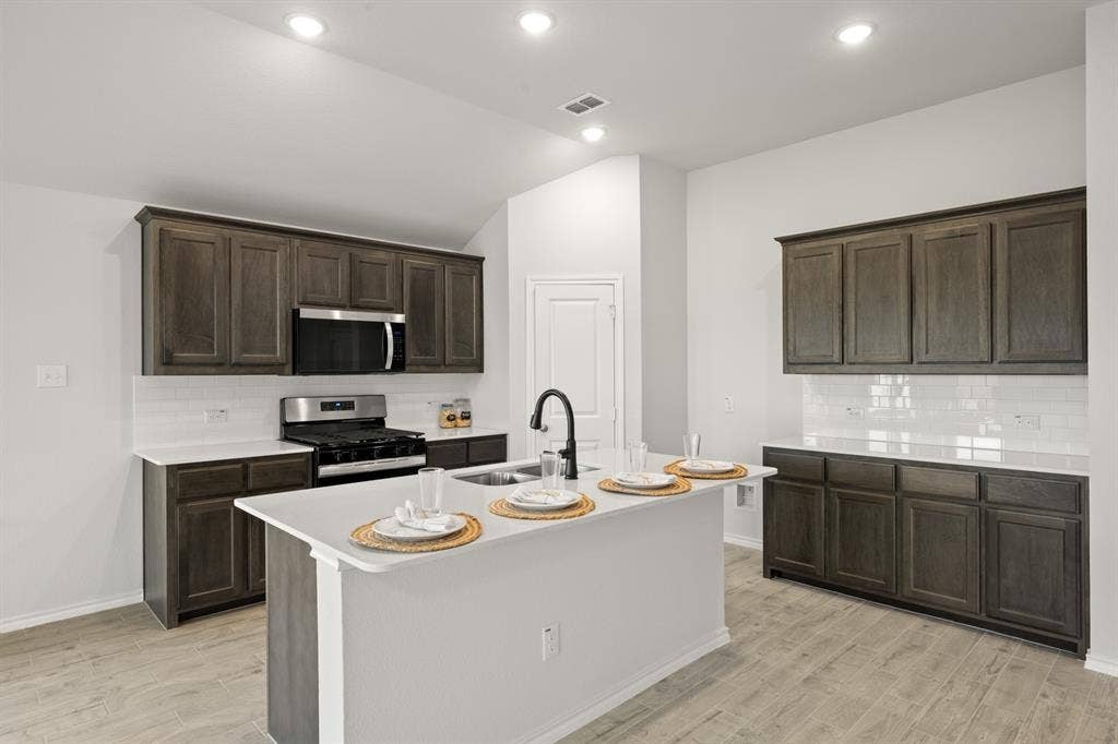 945 Abalone Avenue, Haslet, TX 76052 945 Abalone- Kitchen-3