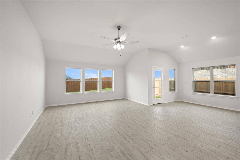 945 Abalone Avenue, Haslet, TX 76052 945 Abalone- Living-3