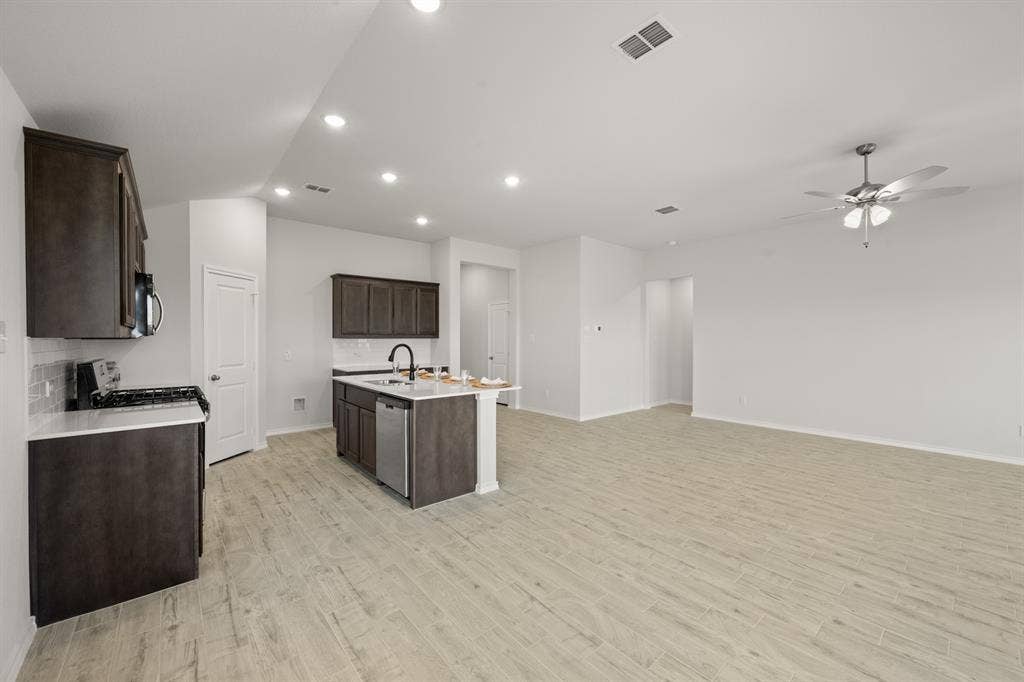 945 Abalone Avenue, Haslet, TX 76052 945 Abalone- Dining-2