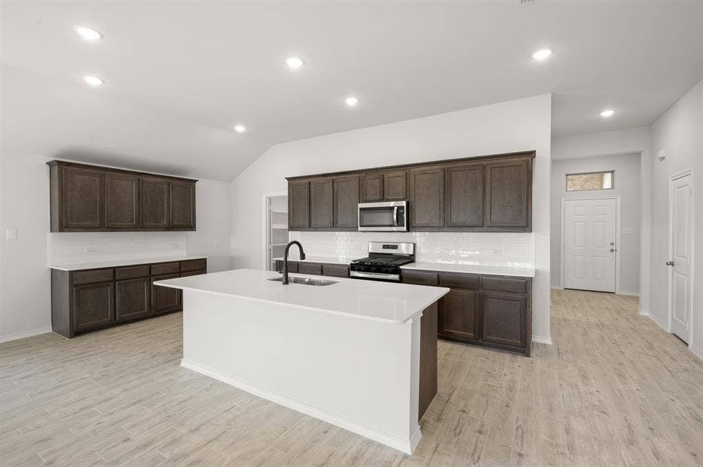 949 Abalone Avenue, Haslet, TX 76052 949 Abalone- Kitchen