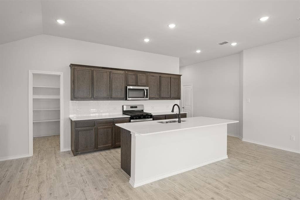 949 Abalone Avenue, Haslet, TX 76052 949 Abalone- Kitchen-3