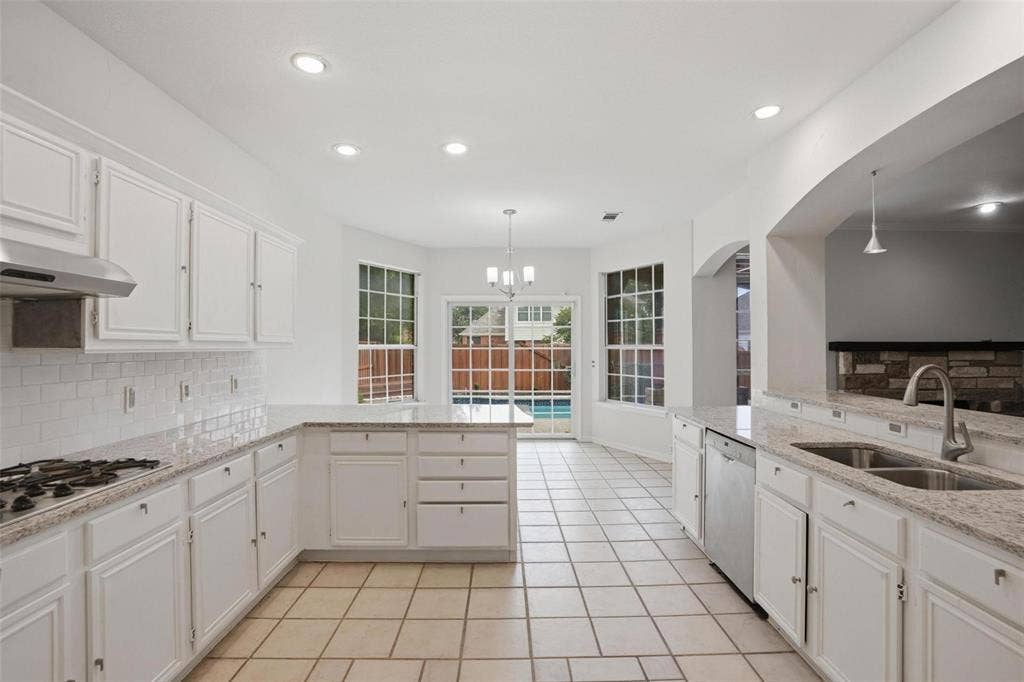 8812 Smokey Drive, Plano, TX 75025 8812 Smokey Drive, Plano, TX 75025