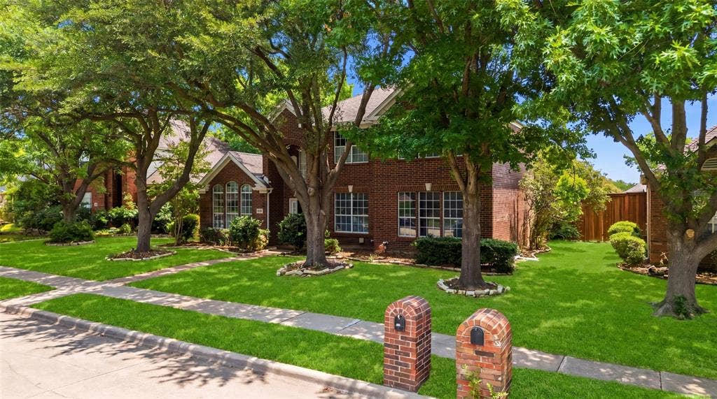 8812 Smokey Drive, Plano, TX 75025 8812 Smokey Drive, Plano, TX 75025