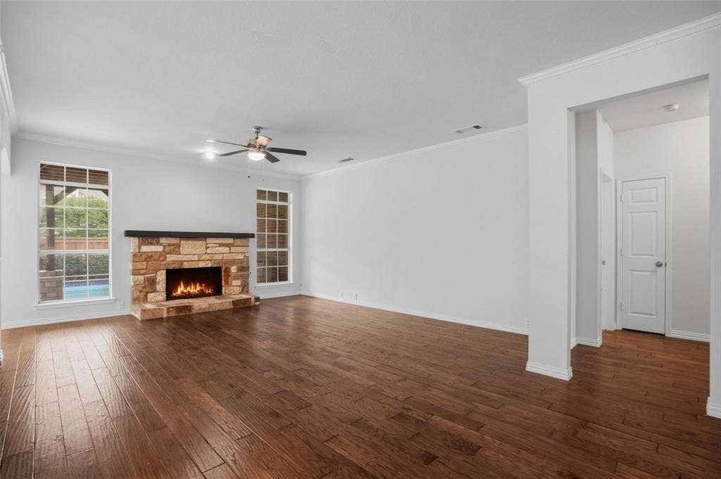 8812 Smokey Drive, Plano, TX 75025 Living room