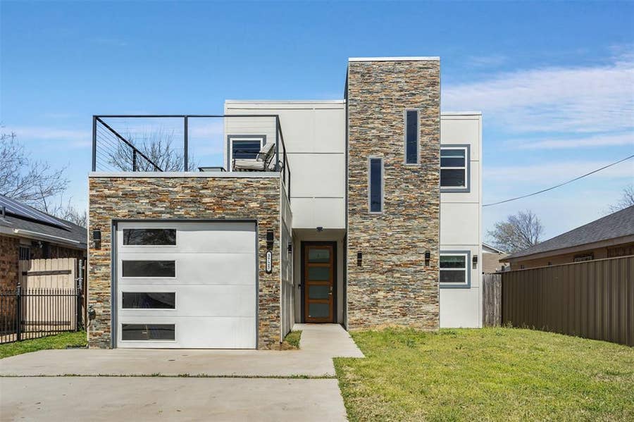 Property photo for 3725 Toronto Street, Dallas, TX