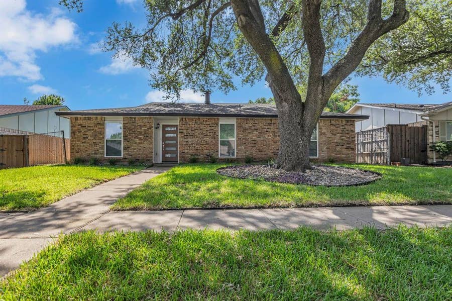 Property photo for 6217 Alta Oaks Drive, Garland, TX