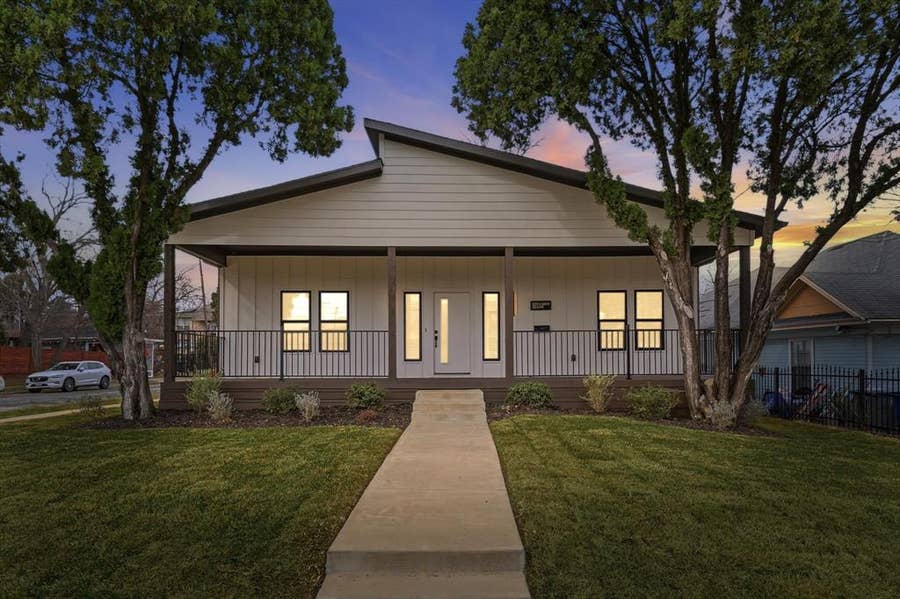 Property photo for 901 Elsbeth Street, Dallas, TX