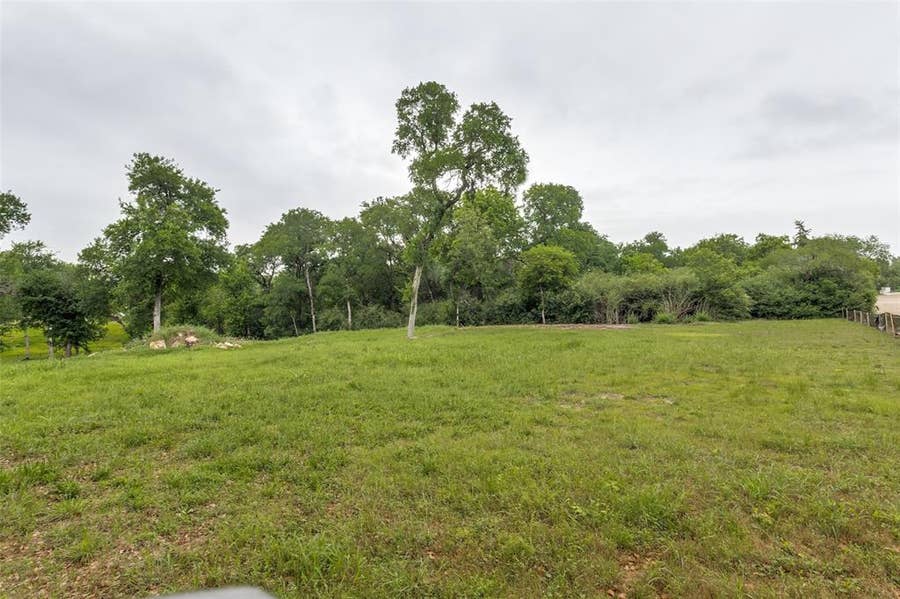 Property photo for 10011 Surrey Oaks Drive, Dallas, TX