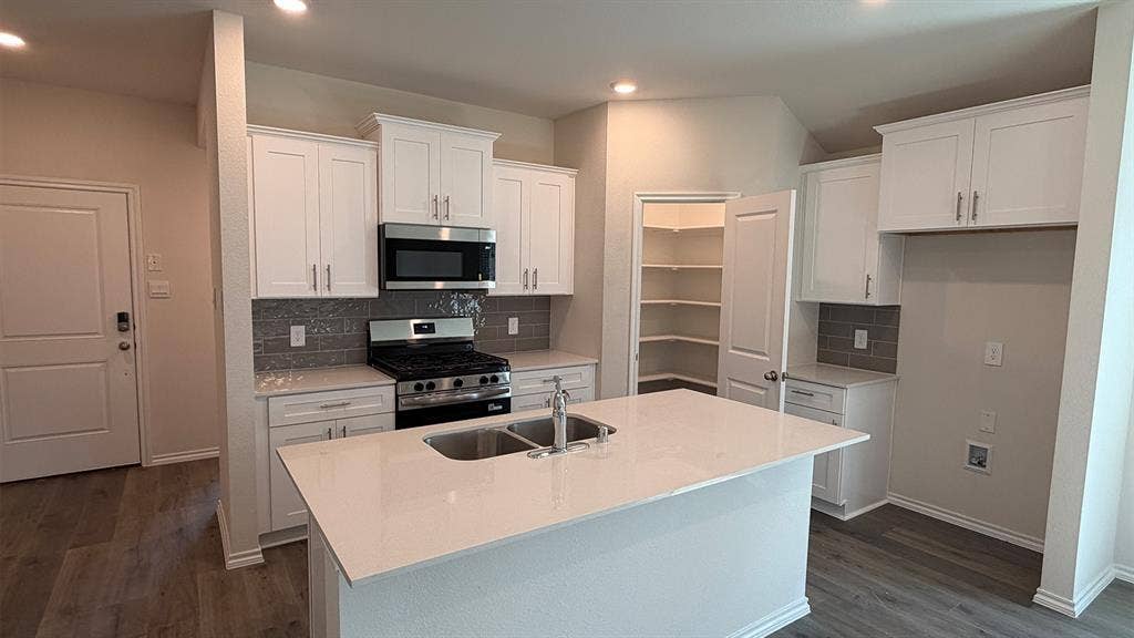 3013 Hidden Valley Drive, Lindale, TX 75771 Kitchen
